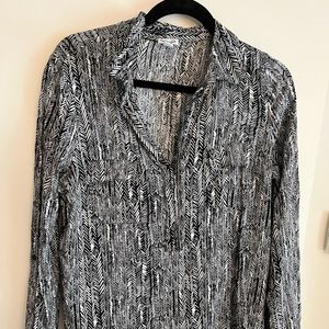 Splendid graphic black and white collared blouse